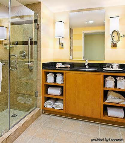 Resort World Golf Village Renaissance 4*